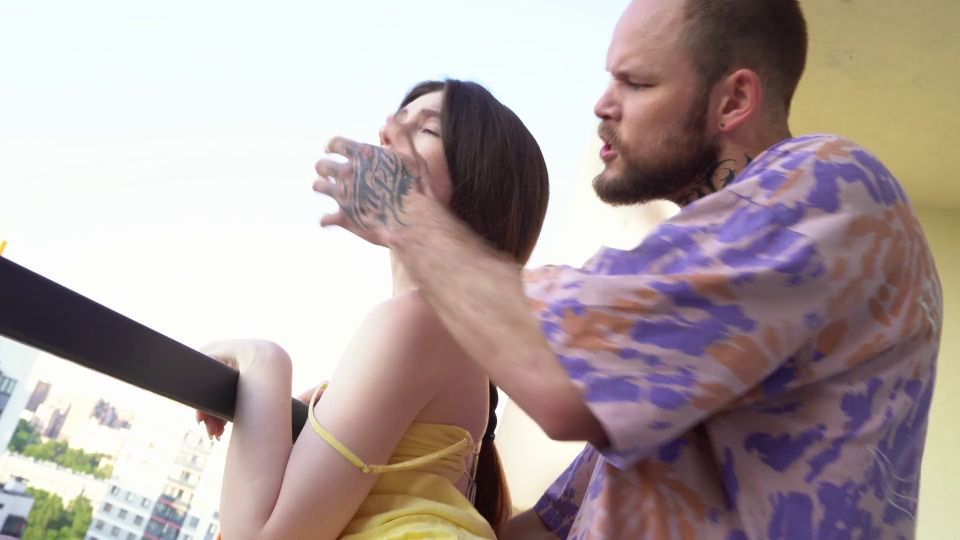 HE PUIDO UNA JOVEN PUERTA PUERTA CALIENTE CERCA DEL ELEVADOR [1080p] - Adolescente