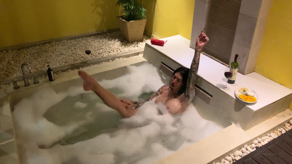 Fetiche porno mexicana Señora Damazonia - Sabes que disfruto de un jacuzzi grande y hermoso - Fumar