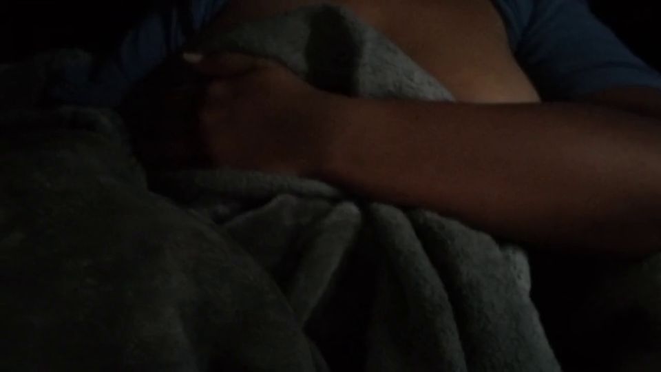 SimplyAmateur - Tarde en la noche solo digitando viendo compilaciones de esperma