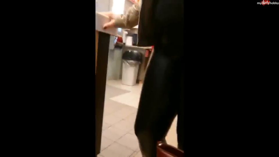 Nylonwife - Leggings Spermawalk Heimlich vom Raststätten Mitarbieter vollgewixt 720P - Amateur