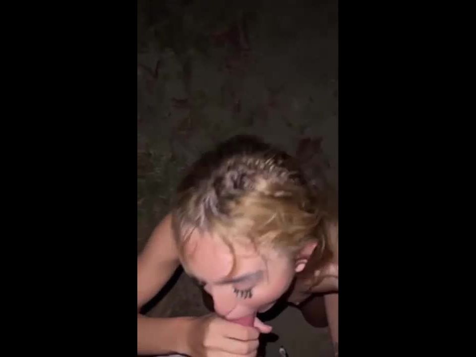 [GetFreeDays.com] Mamar trabajo en la playa desierta en la noche mamada soñolienta porno