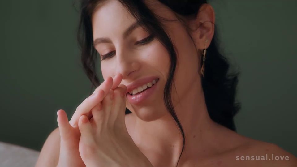 Dakota Dove, Lily Bella - Naughty Moodss - Lesbian