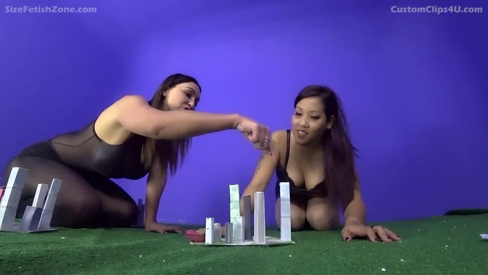 gratis porno clip 47 GiantessZone Clips – Megan y Lucie MEGA Dominatrix Destrucción en fetiche porno aceite fetiche