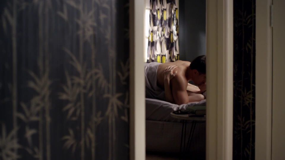 Michelle Langstone, Fern Sutherland – El Todopoderoso Johnsons s03e13 (2013) HD 1080p - (Porno de Celebridad)