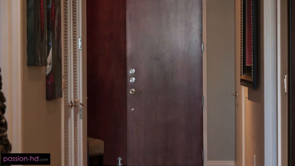 Yoga Big Cock Helps Yoga Hoe With Some Deep Pussy Stretching - Summer Renee