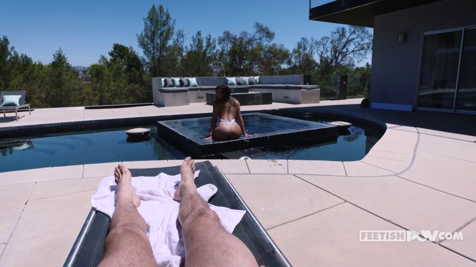 [FeetishPOV] Abella Danger Un día perfecto para la Levitación [05.22.20] [1080p]