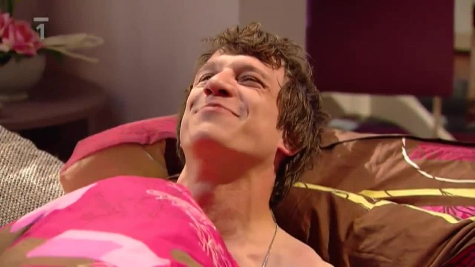 Lucie Zednickova – Ententyky s01e02-08 (2012) HD 720p - (Porno de Celebridad)