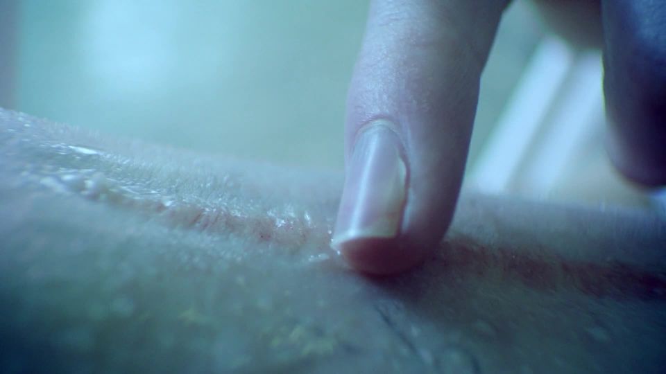 Sophie Turner - Sobrevivir s01e01 (2020) HD 1080p!!!