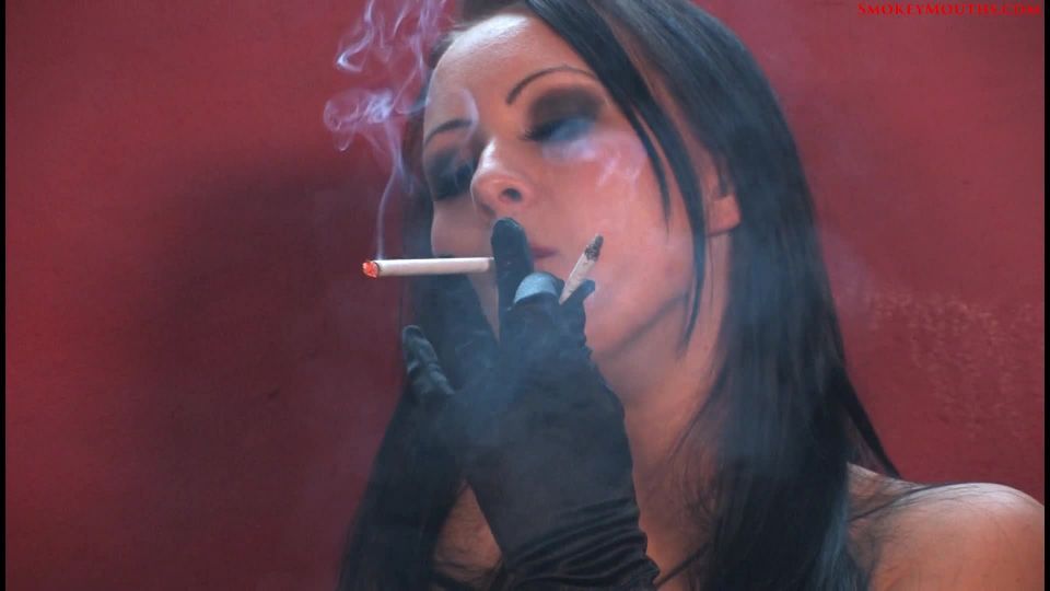 318 - Amber Chain Smoking All White 120s Masturbation.