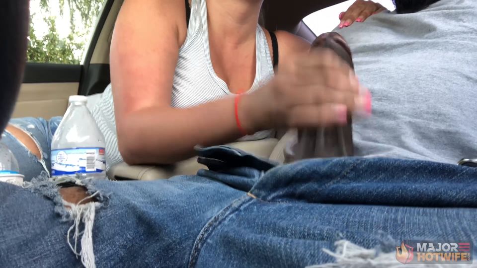 Diosa rusa - Caliente esposa paja en el coche - Adolescente