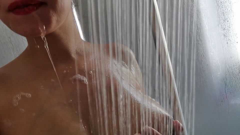 Melissax Kiki - Ich spiele mit meinen diken möpsen in der dusche 1080P - Alemania