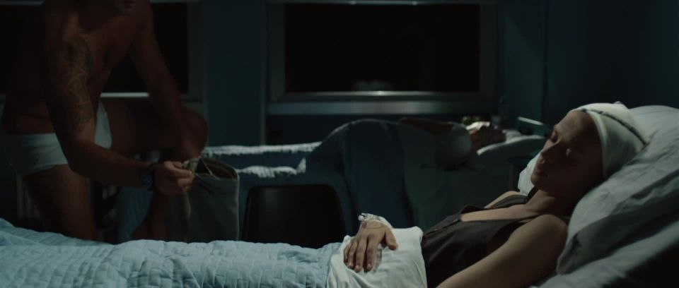 Kasia Smutniak, Carolina Crescentini – Allacciate le cinture (2014) HD 1080p - [Celebrity porn]