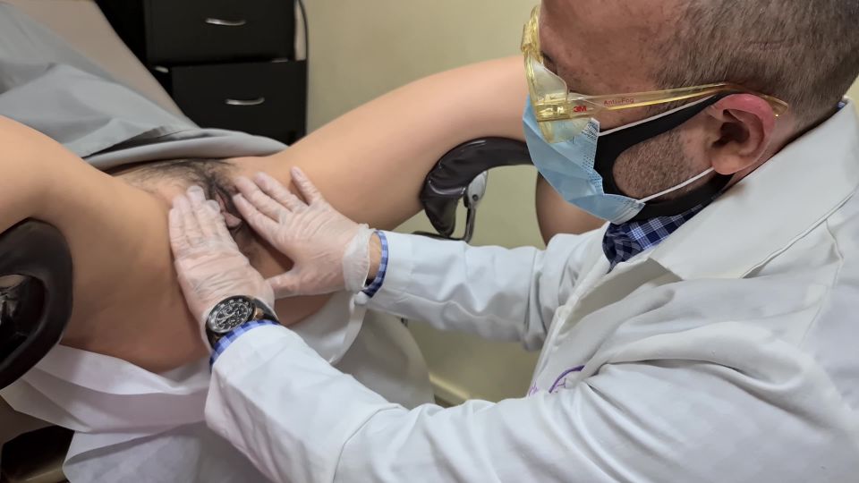 Vulva_in_the_form_of_butterfly_wings.Vulva_en_forma_de_alas_de_mariposa._UHD_HLS