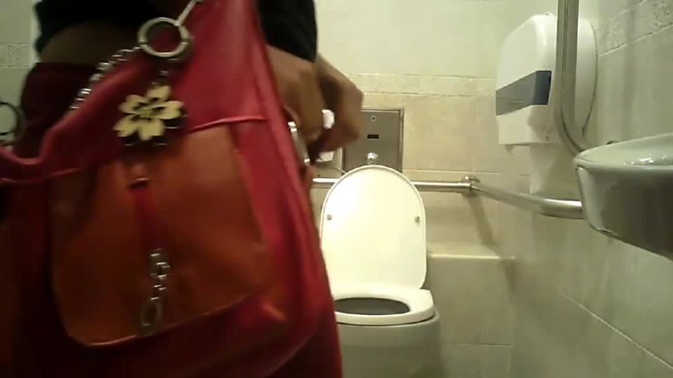 Voyeur in Public Toilet - hz 21580 - public - voyeur 
