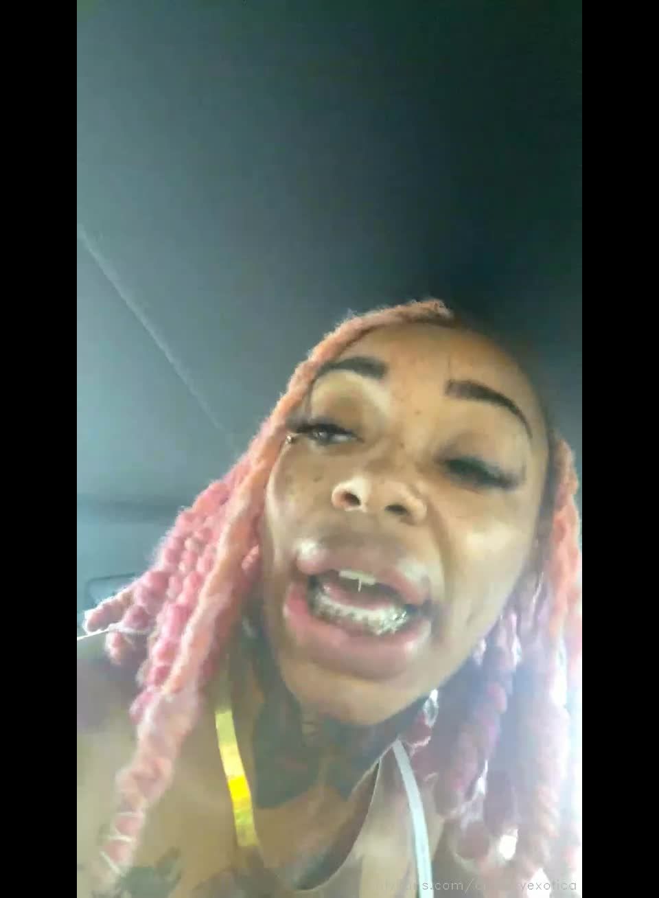 Creamyexotica - stream started at pm in the car 10-06-2021.