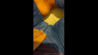 Onlyfans - Lexi Smith - el herrero de Lexi - thelexismith Hacer los deberes en mis pantalones de yoga y sin bragas y simplemente no puedo dejar de jugar con mi coño - 08-02-2019