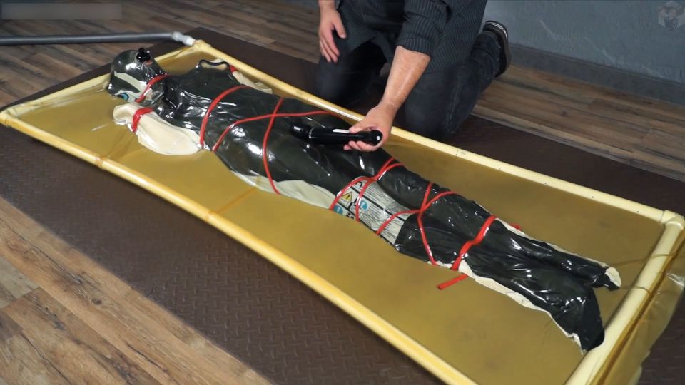 xxx video 15 Sueños de vacío - Sonya En Bondage Orca Con Cuerdas Rojas Con Vibro - FullHD 1080p  fetiche Bdsm porno bolsa de basura fetiche