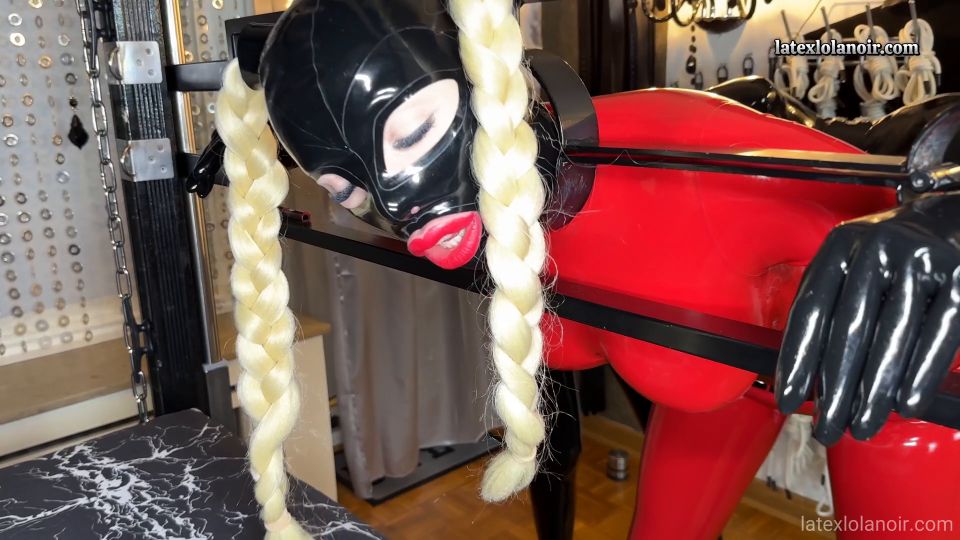 xxx clip 3 Lola Noir - Polla de goma para una chica esclava enjaulada - FullHD 1080p - fetiche - fetiche porno femdom consolador