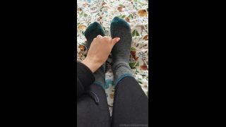 adult video clip 6 sophiatruee 07-06-2019 I m back from camping my sweaty feet are aching findom finsub findomme footfetish footwors - domination - femdom porn ibicella femdom