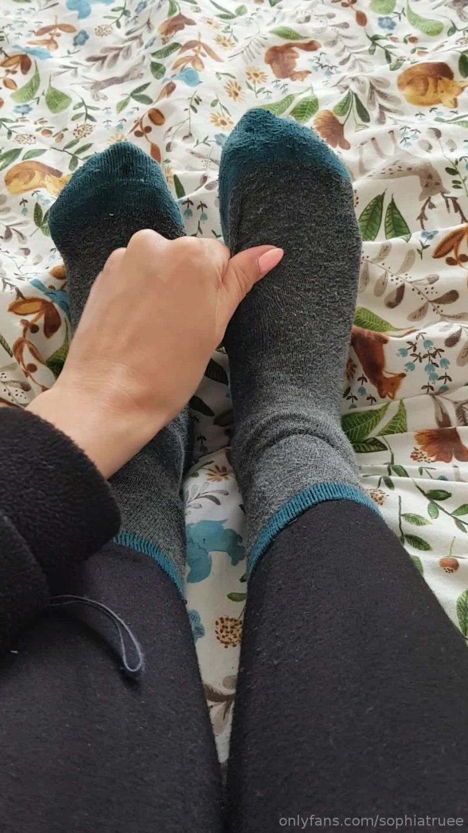 adult video clip 6 sophiatruee 07-06-2019 I m back from camping my sweaty feet are aching findom finsub findomme footfetish footwors - domination - femdom porn ibicella femdom