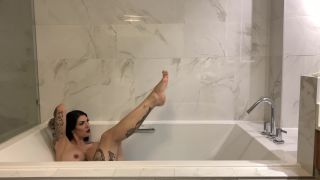 Mistress Damazonia - Damazonia Damazonia - massage my feet while im enjoying my bath like a queen 27-11-2019