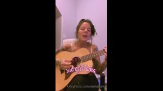 LAIKA - imnotlaika Imnotlaikai finished up the melody of this song last night i really like where im going with it - 23-06-2020 - SiteRip