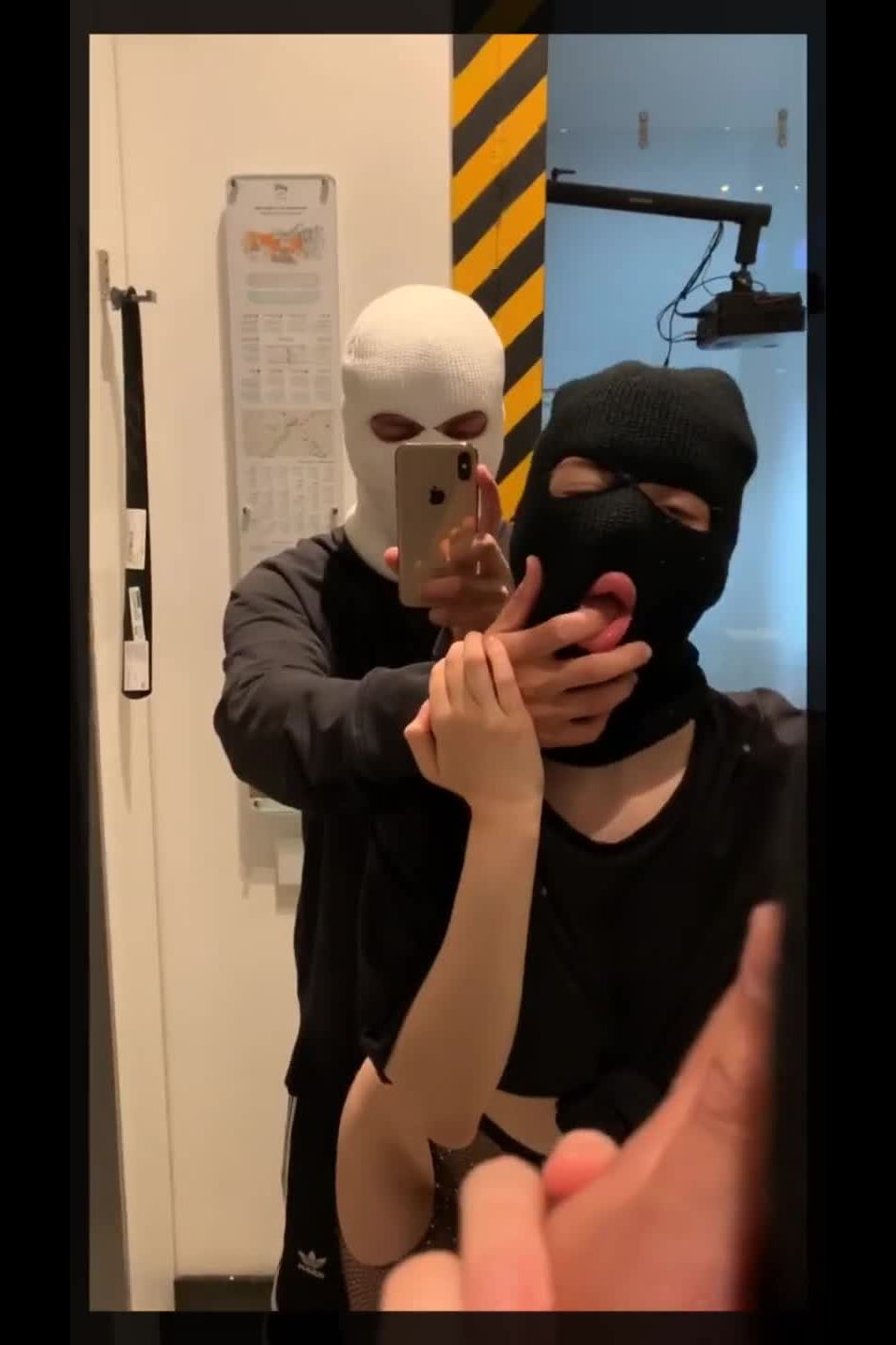 Californiababe, Alexa Martens - A Guy Fucks A Naughty Bitch In A Fitting Room - UltraHD/2K 1440P