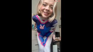 Sexy Cosplayer Girl Tease And Spit