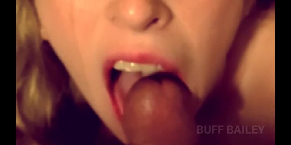 Plt02028 13108 Rubia Freckled adolescente chupa un Buff Negro polla Traga...