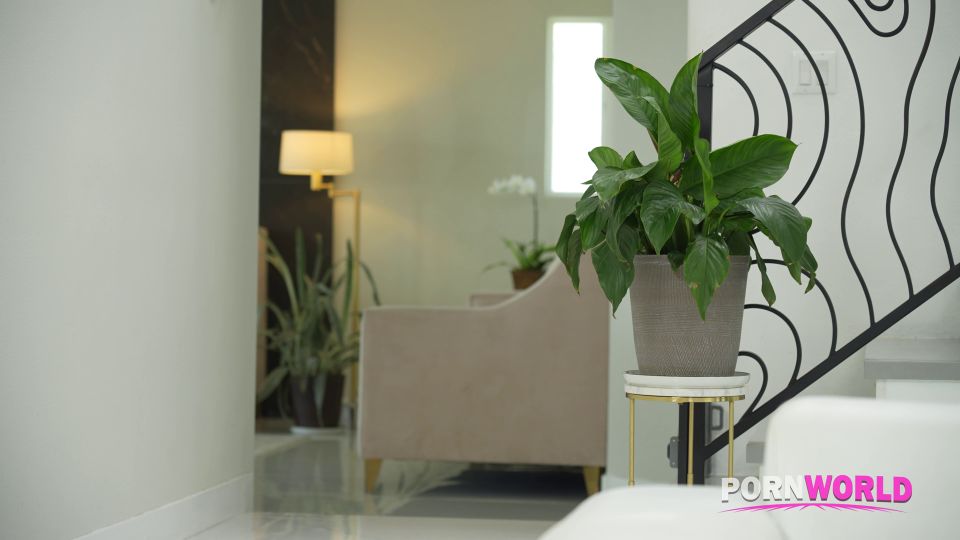 Petite Blonde Emma Rosie Takes Intense Ass Fucking From New BBC Boyfriend GP3130 BTS – Behind The Scenes - Porn World - New