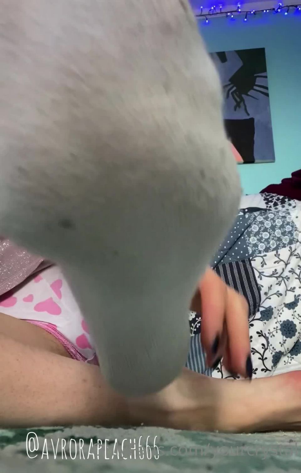 porno clip 13 avrorapeach 30 03 2021 2068839643 quitándome mis calcetines sucios y burlas con largos dedos de los pies tucristal en los pies porno hardcore fetiche pie