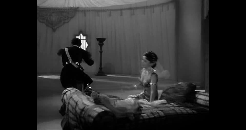 Gina Lollobrigida – Les belles de nuit (1952) - [Celebrity porn]