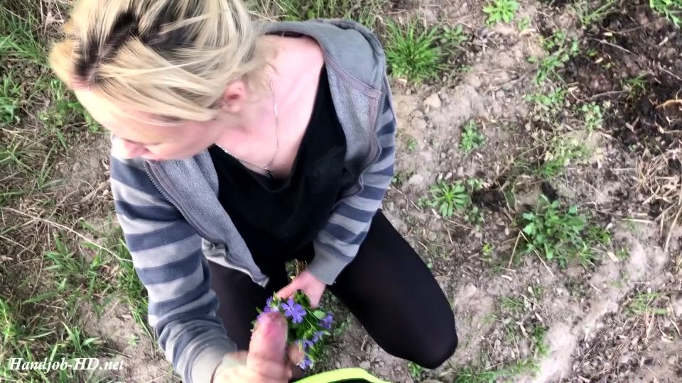 Paja en la calle de mi pueblo - Raketka2000 en el porno paja