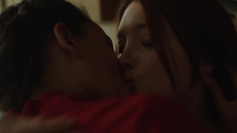 Antonia Prebble, Zindzi Okenyo - Hermanas s01e01-02 (2017) HD 1080p - (Porno de Celebridad)